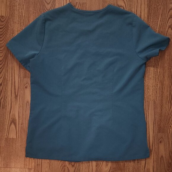 Figs Scrubs Casma 3 Pocket Scrub Top in Hydrogreen Limited Edition Size Medium - Picture 2 of 3